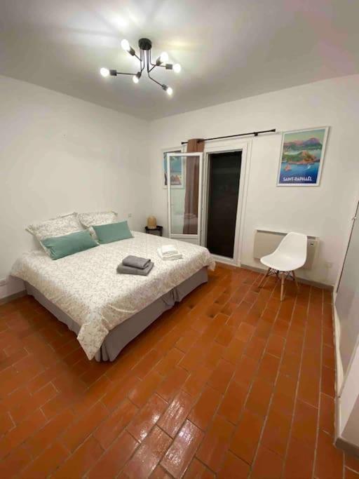 Simone, Appartement Maison, Quartier Calme, Grande Terrasse, Spa, Barbecue, 2 Chambres Fréjus Eksteriør billede