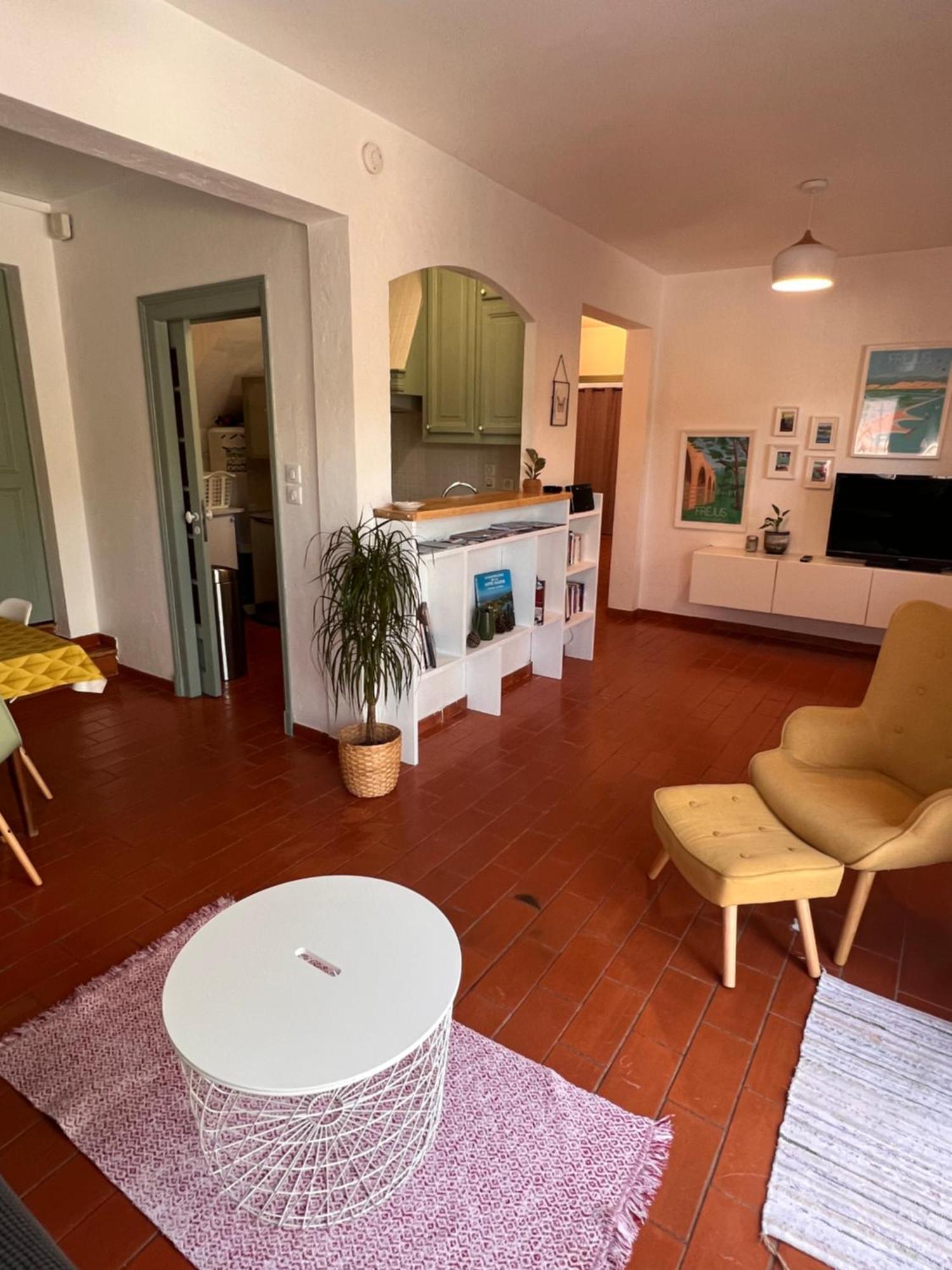 Simone, Appartement Maison, Quartier Calme, Grande Terrasse, Spa, Barbecue, 2 Chambres Fréjus Eksteriør billede