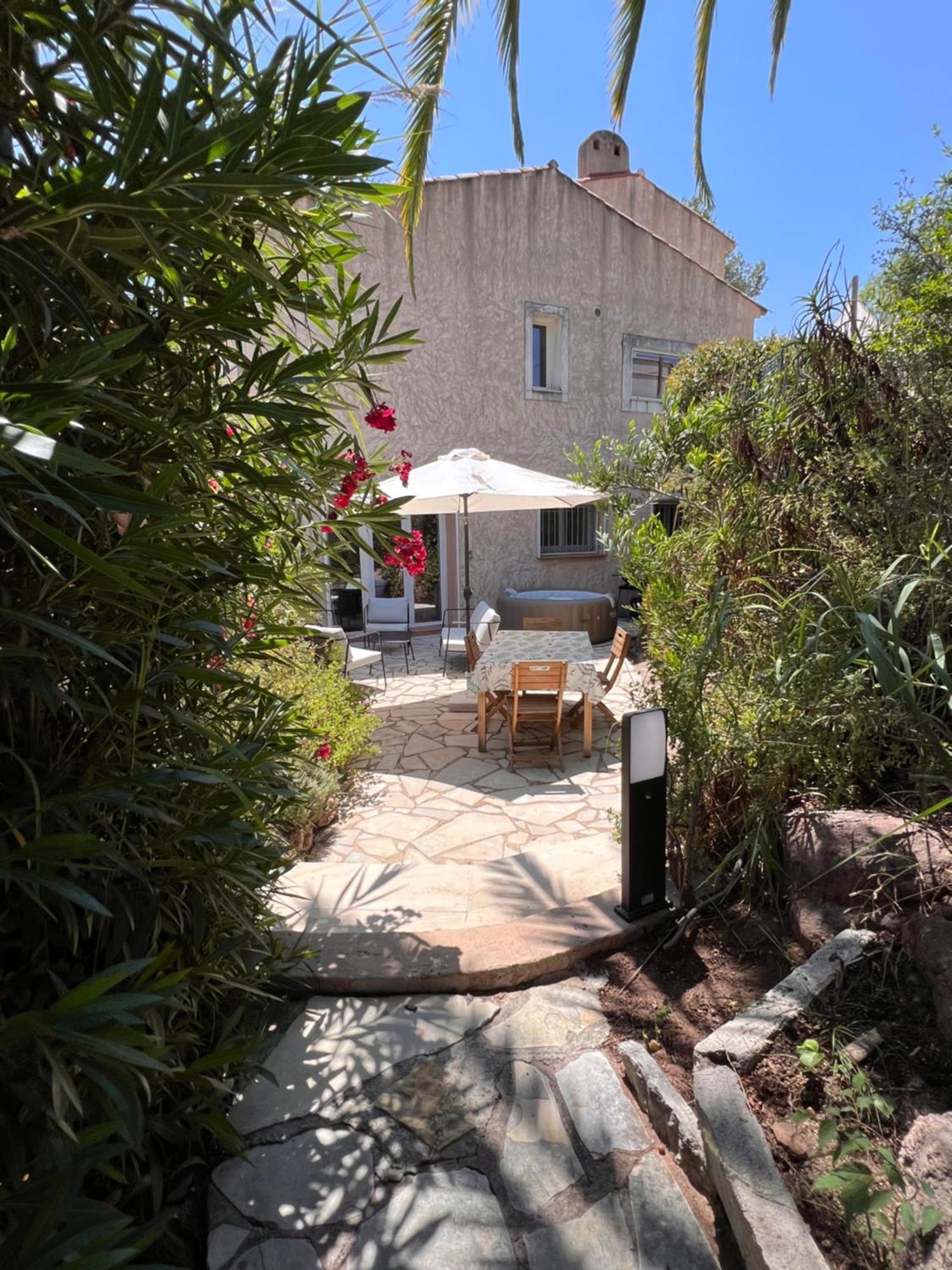 Simone, Appartement Maison, Quartier Calme, Grande Terrasse, Spa, Barbecue, 2 Chambres Fréjus Eksteriør billede