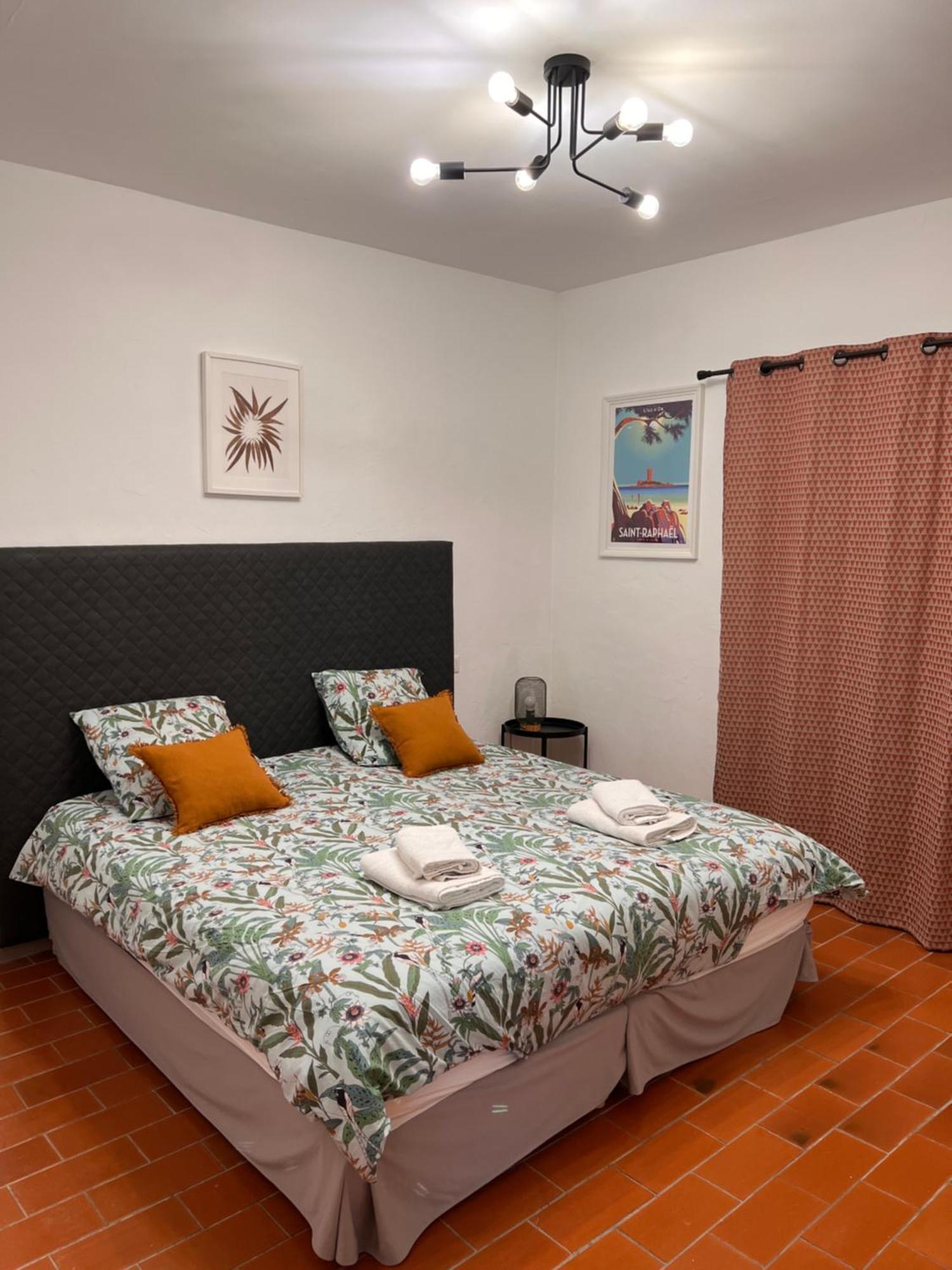 Simone, Appartement Maison, Quartier Calme, Grande Terrasse, Spa, Barbecue, 2 Chambres Fréjus Eksteriør billede
